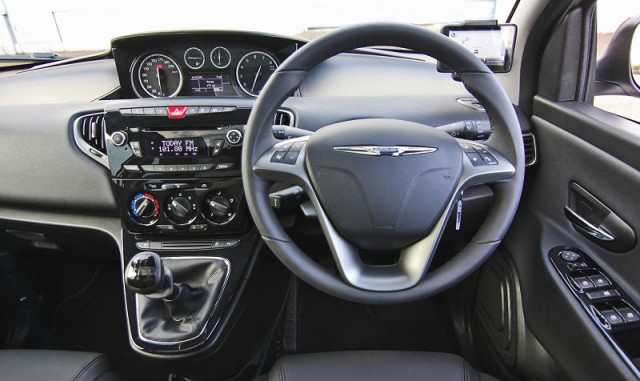 chrysler__ypsilon__2012__011.jpg