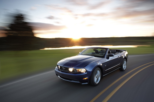 Luxury 2009 Ford Mustang Convertible Photos