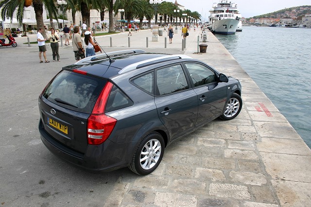 2007 Kia cee'd SW. 2007 Kia cee'd SW.