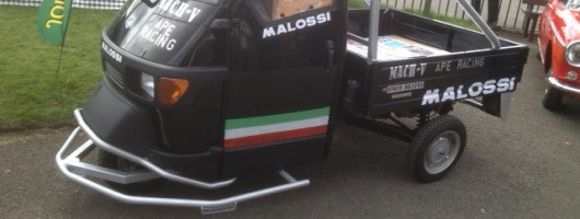 Racing Piaggio Apes?! Image by Mach-V.