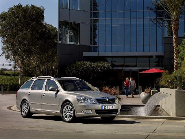 A new four-wheel drive from Skoda for Superb and Octavia .