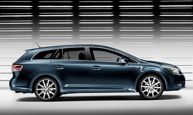 toyota_avensis_tourer_2009_001.jpg