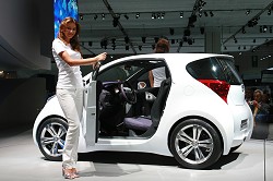 2007 Toyota iQ concept. Image by Newspress.