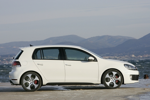 Vw Golf 6 White. in the new VW Golf GTI.