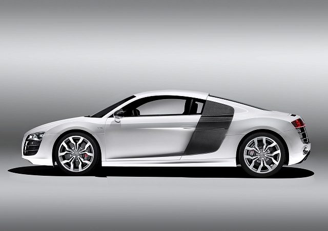 Audi unleashes 200mph V10 R8. Image by Audi.