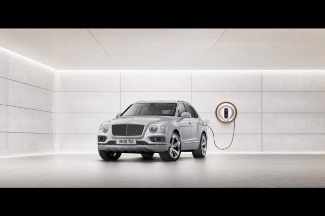 Bentley Bentayga goes Hybrid at Geneva. Image by Bentley.