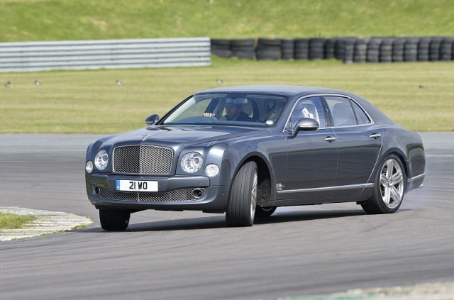 Feature drive: Bentley Mulsanne on track. Image by Max Earey.