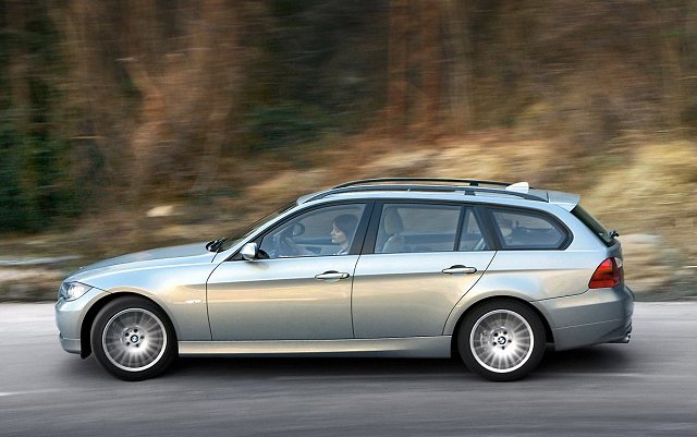 BMW shows new 3-series Touring. Image by BMW.