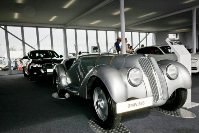 BMWs shine at Silverstone. Image by BMW.