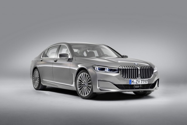 Kidney grilles go XXL on facelifted BMW 7 Series. Image by BMW.