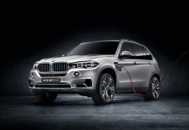 BMW X5 goes electric. Image by BMW.