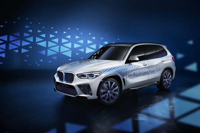 BMW previews X5 FCEV. Image by BMW.