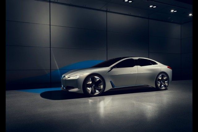 BMW previews EV future with i Vision Dynamics concept. Image by BMW.