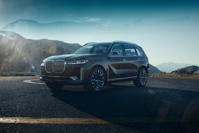 BMW prepares to unleash X7 on Frankfurt. Image by BMW.