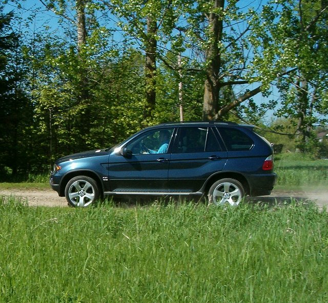 2004 BMW X5 4.4i Sport review. Image by John LeBlanc.