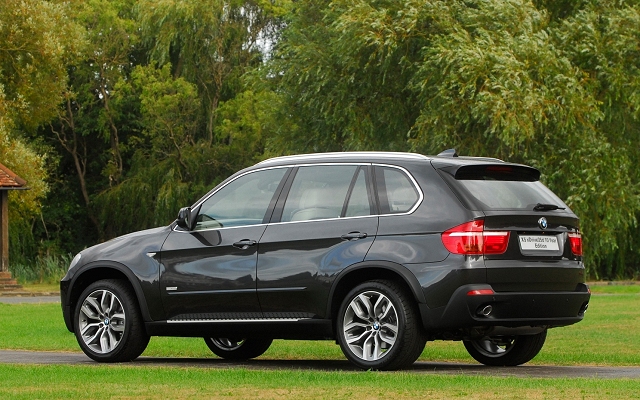 Limited edition '10-Year' X5 unveiled. Image by BMW.