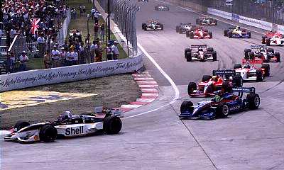 The pack stream into the first corner