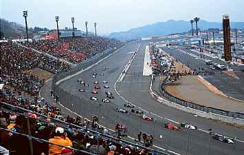 Gil de Ferran leads as Max Papis and Mauricio Gugelmin battle for 2nd position. Michael L. Levitt, LAT Photographic