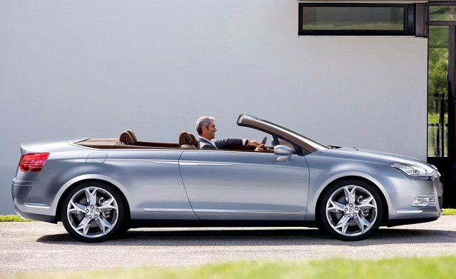 Citroen airs new C5 styling with cabriolet concept. Image by Citroen.