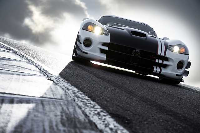 Viper SRT10 racer breaks out. Image by Dodge.