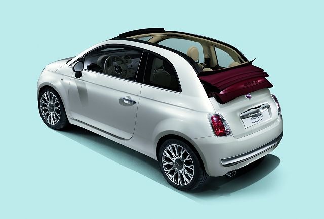 Tiny Fiat gets massive sunroof. Image by Fiat.