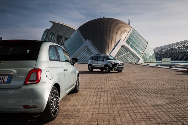 Fiat 500 and Panda go hybrid. Image by Fiat.