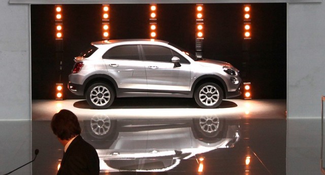 Fiat teases 500X crossover. Image by Anon.