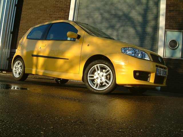 Fiat Punto Sporting - a well equipped roundabout terrorist! Image by Shane O' Donoghue.