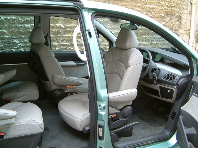 2003 Fiat Ulysse 2.0i 16v Prestigio. Image by Shane O' Donoghue.