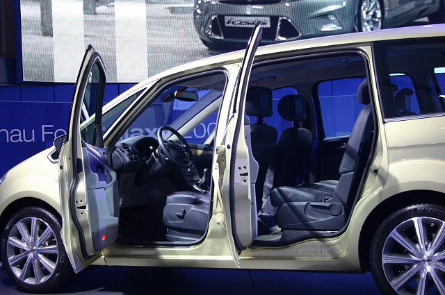 Surprise new Ford Galaxy. Image by Shane O' Donoghue.