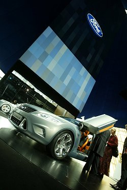2005 Ford iosis concept car. Image by Ford. Click here for a larger image. 2005 Ford iosis concept car. Image by Ford.