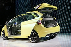 2009 Ford iosisMAX concept. Image by Ford.