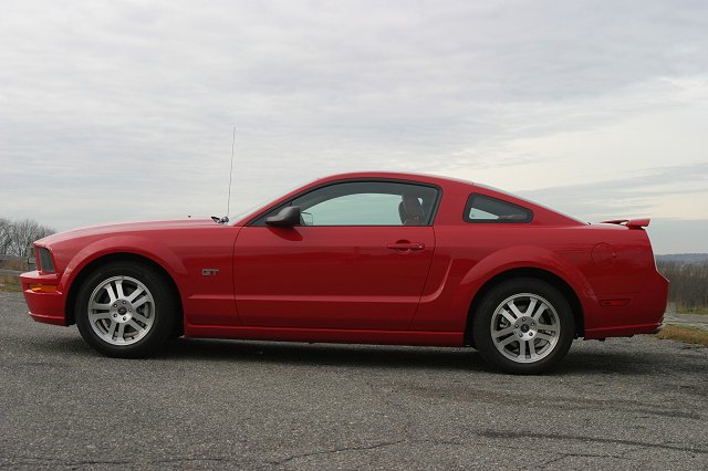 2005 Ford Mustang GT review. Image by Robert Farago.