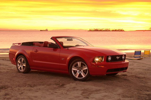 Mustang Convertible is revealed. Image by Ford.