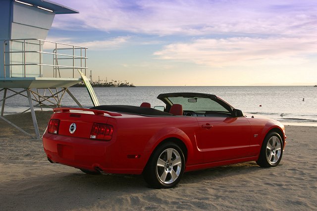 2005 Detroit Show photo gallery: Ford Mustang Convertible. Image by Ford.