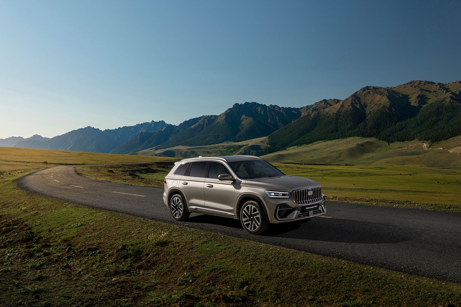 Geely announces Monjaro PHEV in Paris. Image by Geely.