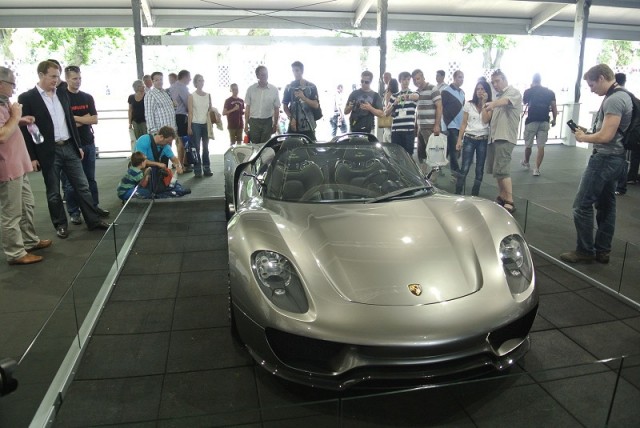 UK debut for 918 Spyder at Goodwood. Image by Headlineauto.co.uk.