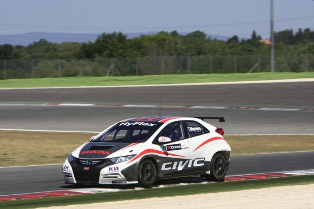 Gallery: Honda Civic WTCC hits the track. Image by Honda.