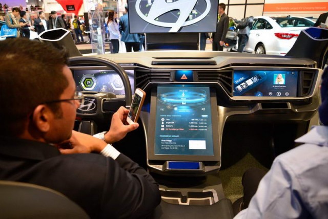 Hyundai demonstrates technology of the future. Image by Newspress.