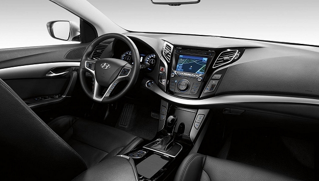 Hyundai opens up i40 interior. Image by Hyundai.