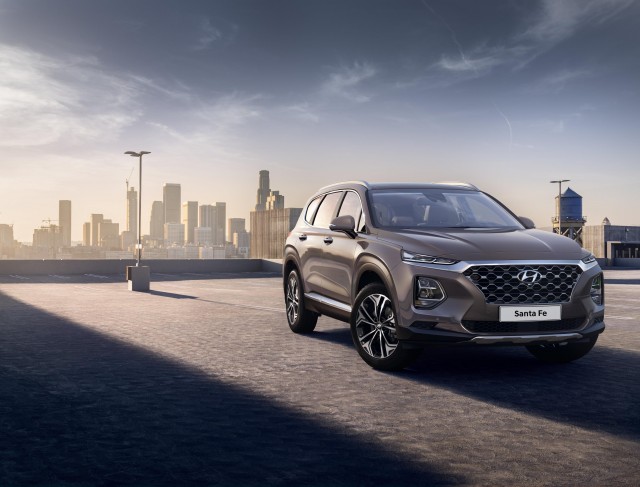 Hyundai reveals all-new Santa Fe SUV. Image by Hyundai.