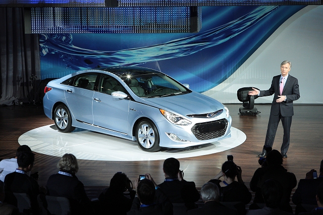 Hyundai Sonata hybrid debuts in New York. Image by Hyundai.