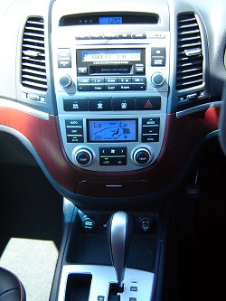 2006 Hyundai Santa Fe. Image by James Jenkins.