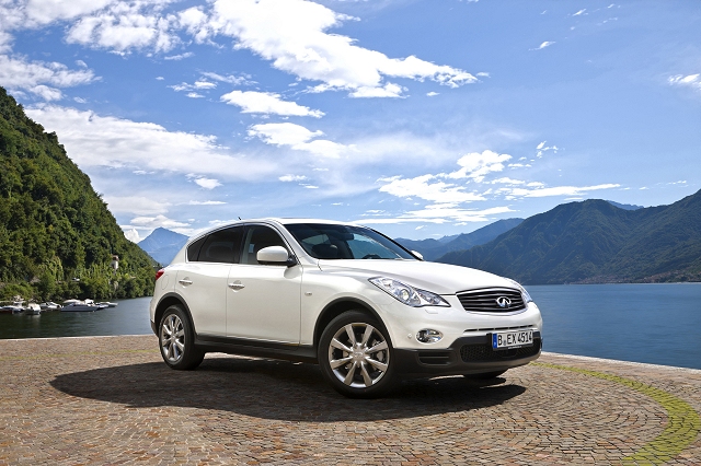 First Drive: Infiniti EX30d. Image by Infiniti.