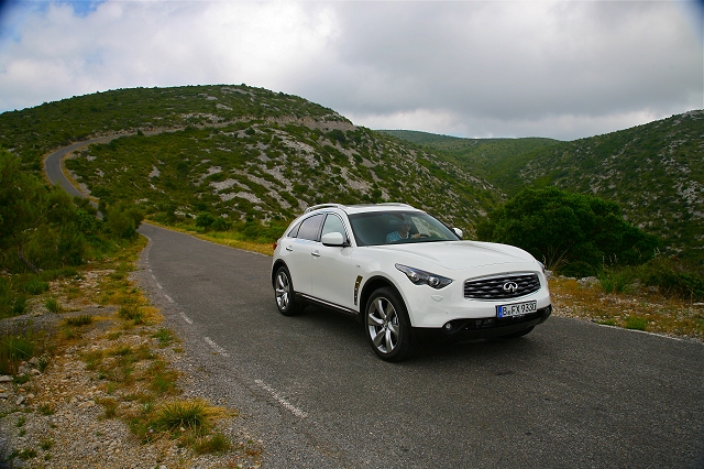 First drive: Infiniti FX30d. Image by Julian Mackie.