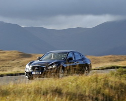 2010 Infiniti M 37S. Image by Max Earey.