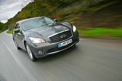 2010 Infiniti M30d. Image by Julian Mackie.