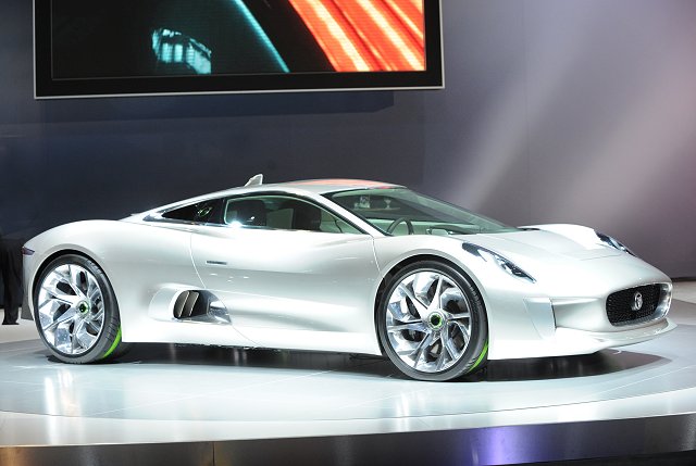 LA Auto Show 2010: Jaguar C-X75. Image by United Pictures.