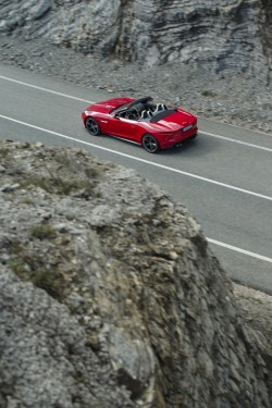 2013 Jaguar F-TYPE V8 S. Image by David Shepherd.