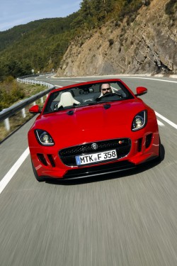 2013 Jaguar F-TYPE V8 S. Image by David Shepherd.